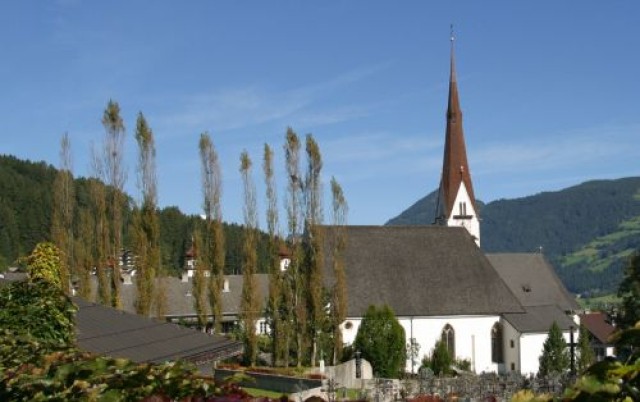 fuegen_kirche_2009_small.jpg