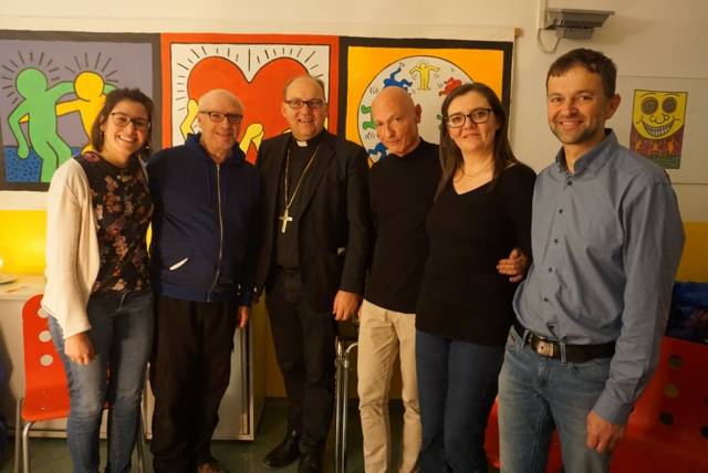 Bischof Hermann mit MitarbeiterInnen der Aidshilfe Tirol. Klinikseelsorge, DAHOP