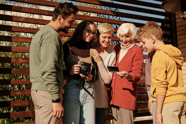 Alt und Jung auf Geschichtenreise – Fantasiereiche Herbstferien für alle Generationen
