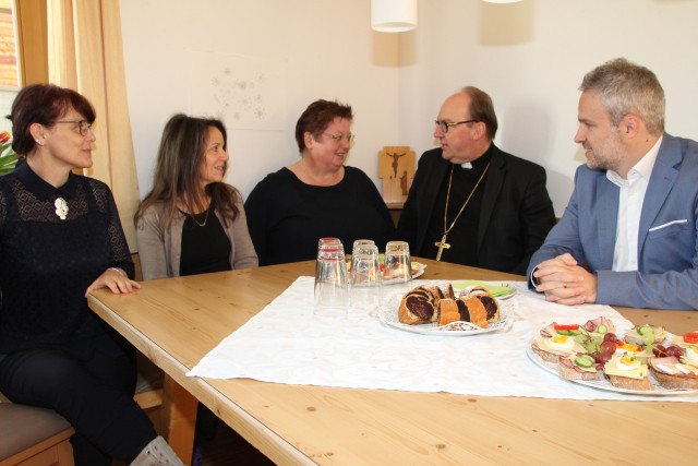 Bischof Hermann zu Besuch im SOS-Kinderdorf Imst