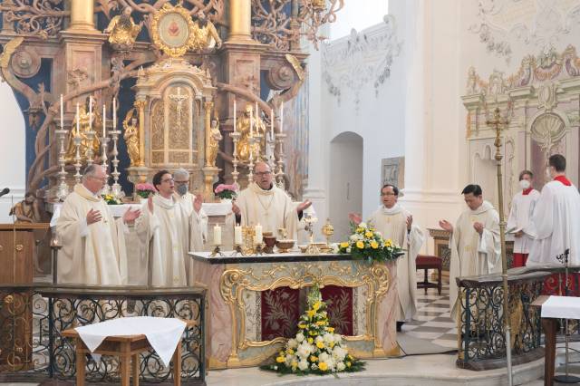 Drei Neupriester im Stift Stams