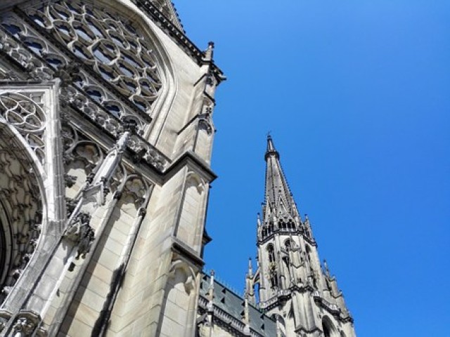 Auf dem Bild ist der Dom von Linz zu sehen. 