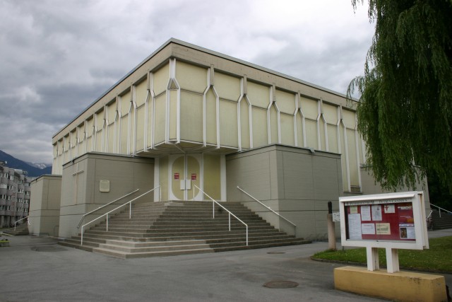 Petrus Canisius: Kirche und Bouldern auf Schiene