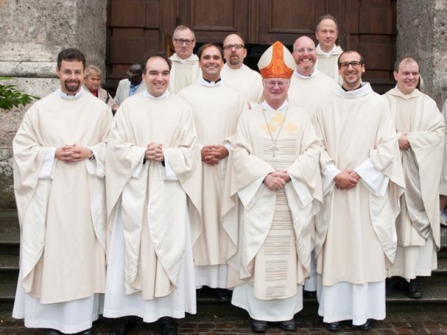 Sechs Jesuiten in Innsbruck zu Priestern geweiht