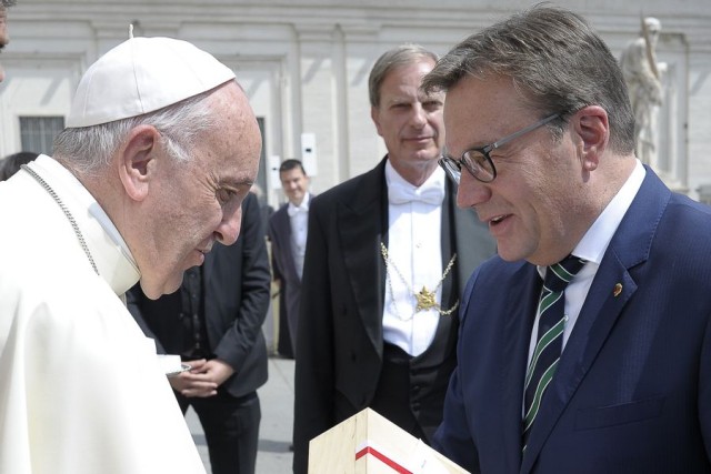 Tiroler Landeshauptmann Platter bittet Papst um Bischof