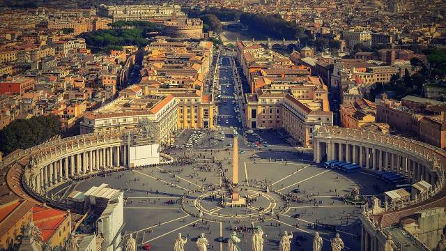 Synode in Rom gestartet: Papst wirbt fürs Zuhören