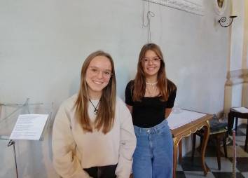 23